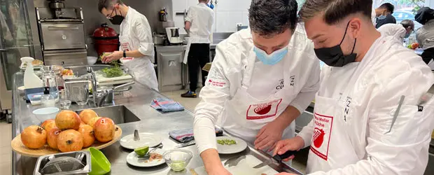 Jesús Iván Anaya gana el concurso de cocina con granada con un salmonete en semisalazón y dashi