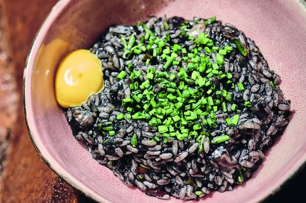 Arroz negro del Montego, de João Cura Mariano