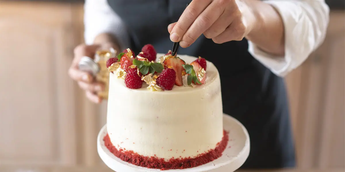 Representaciones Lluch lanza un concurso de tartas de aniversario por sus 50 años