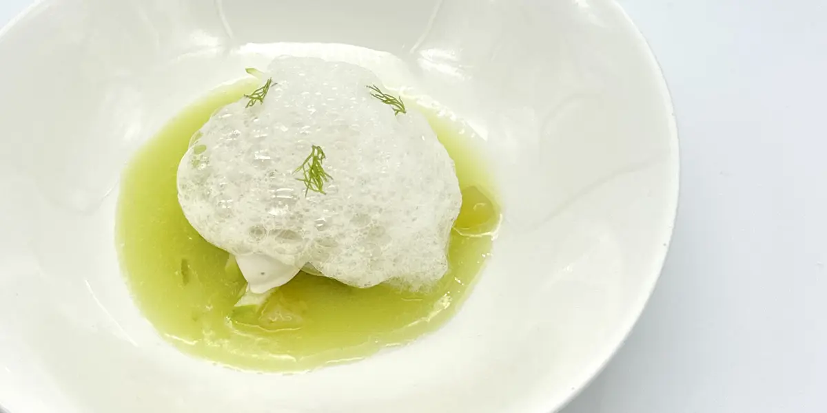 Mantequilla Sour con limón, apio y manzana de Angie Roig y Yoojin Lee, mejor postre de mantequilla