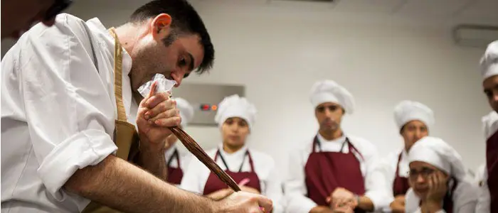 Sesiones de chocolate con Paco Llopis en el Máster de Pastelería del BCC