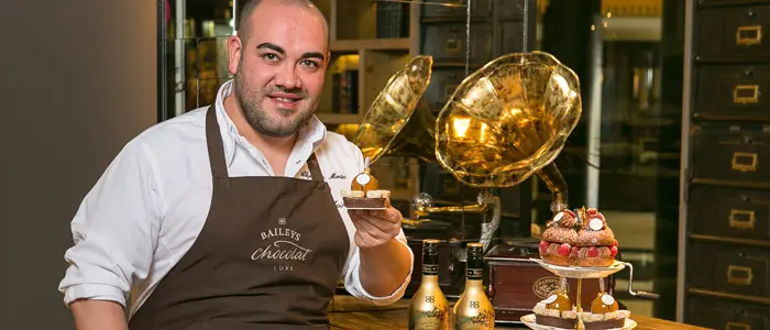 Alejandro Montes reinterpreta clásicos postres navideños con Baileys Chocolat Luxe