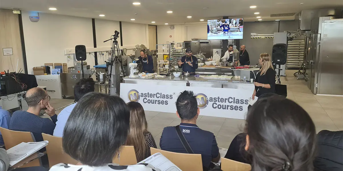 Antonio Bachour y Lluís Costa imparten una masterclass de pastelería navideña en Sevilla