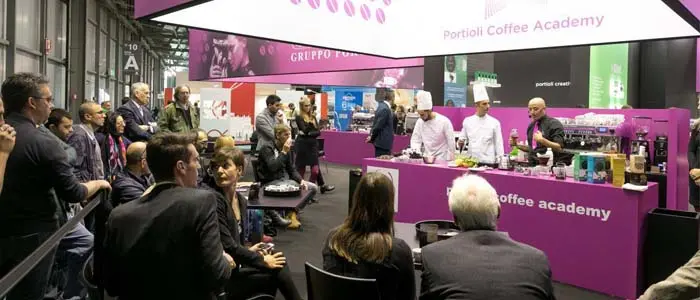 Iginio Massari prepara un evento pastelero en Host 2019