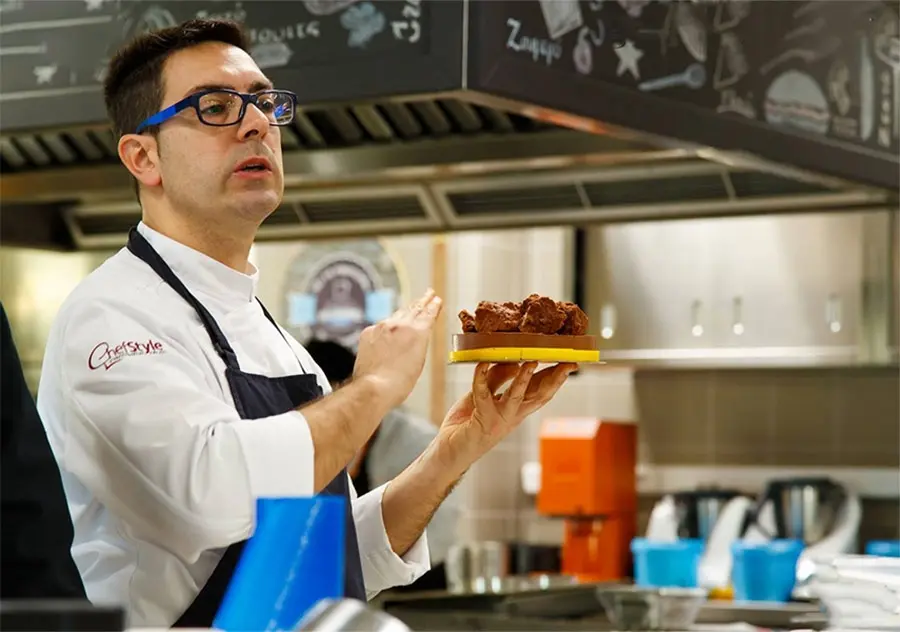 Jordi Puigvert da bases de formulación en pastelería helada en Grecia