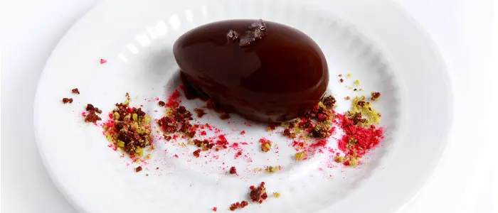 Mousse de chocolate con sal Maldon de violeta de Mario Sandoval
