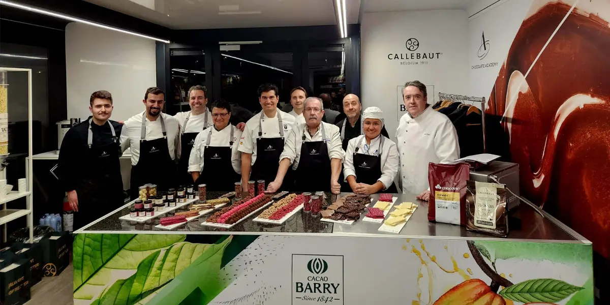 Más de 100 pasteleros se forman en el aula móvil de la Chocolate Academy en Madrid