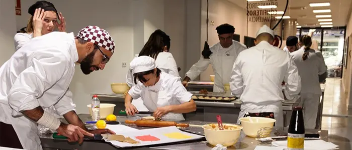 La Escuela de Pastelería de Valencia reabre inscripciones para el próximo curso