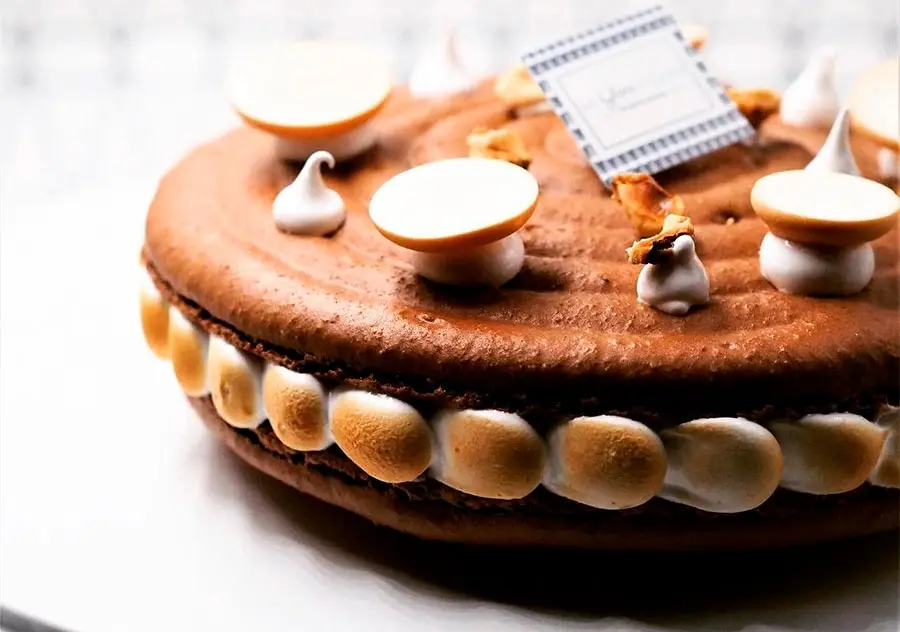 Une Glace à Paris y su macaron helado de Pascua que se sirve caliente