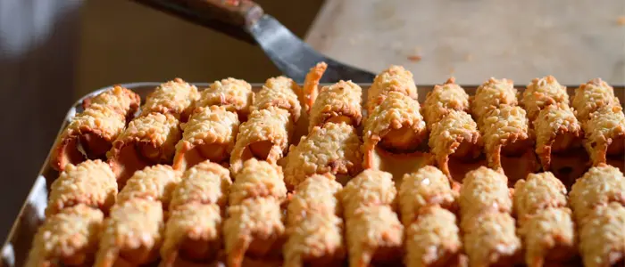 Los pasteleros vizcaínos elaboran 5.400 kilos de txirloras para el Día del Padre