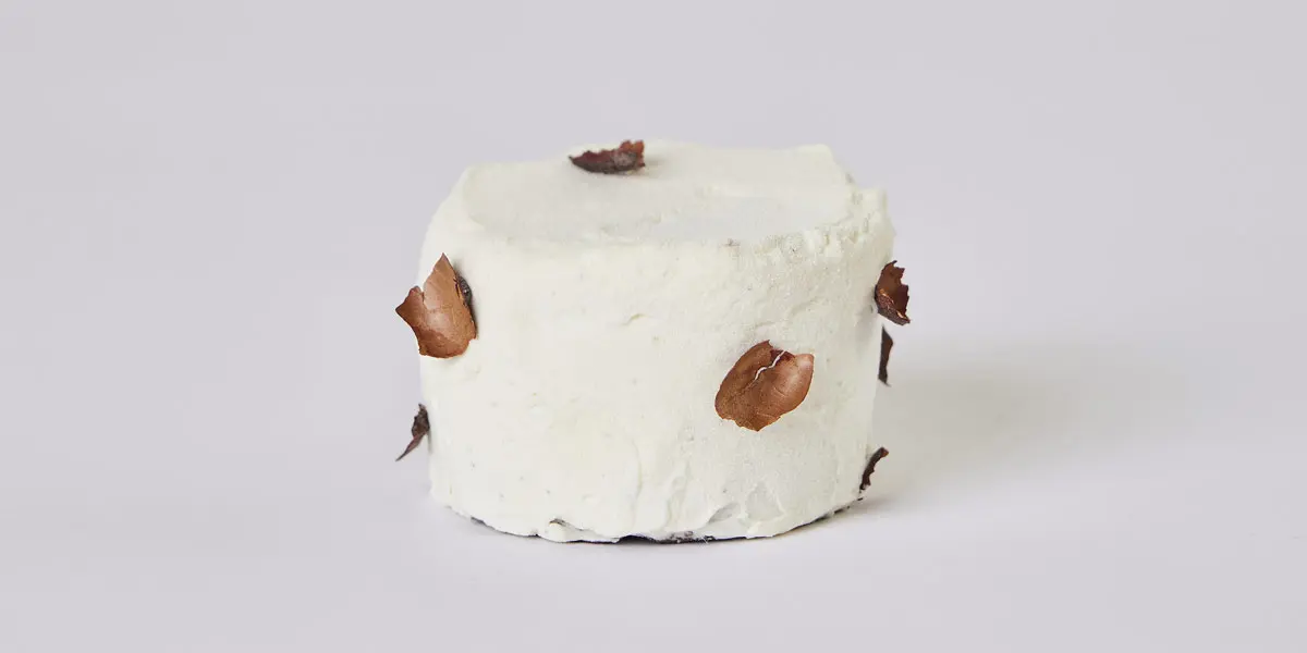 White Cake con bizcocho ruso y ganache de chocolate de Zara Alanya