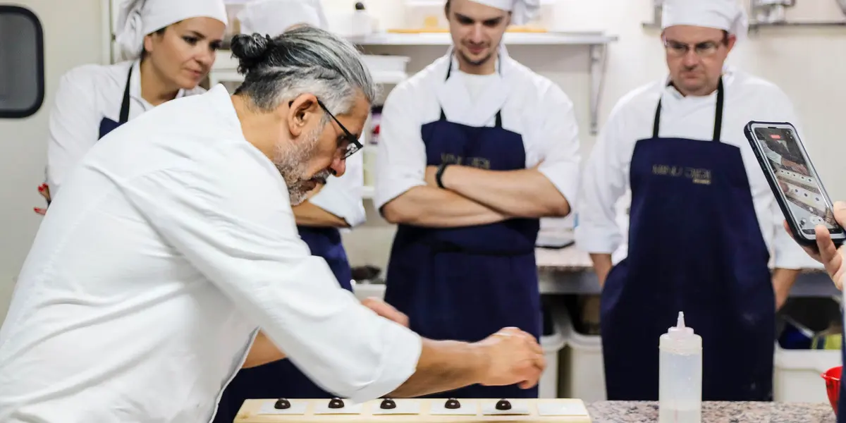 Nueva edición a la vista del curso práctico de pastelería de Manu Jara en Sevilla