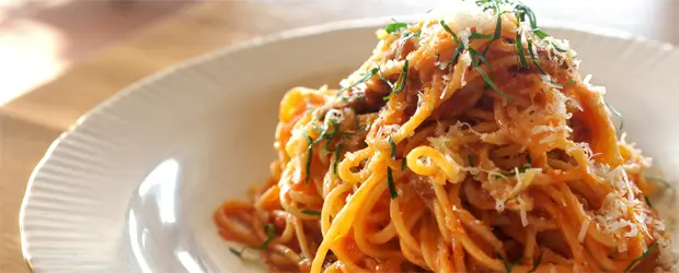 Pasta a la amatriciana, un plato más solidario que nunca