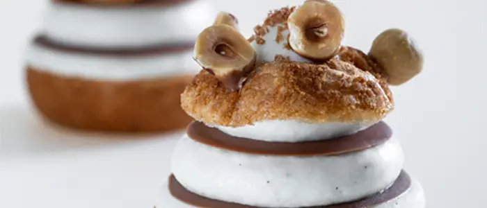 Choux gourmand de vainilla, caramelo salado y avellana de David Briand