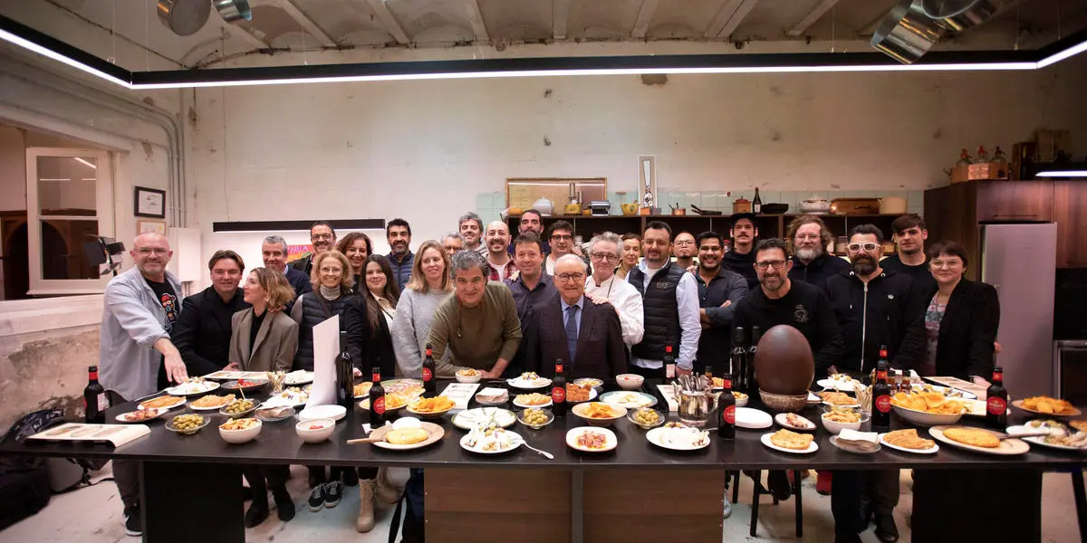 Los pasteleros catalanes impulsan Monas por la Paz a favor de Ucrania