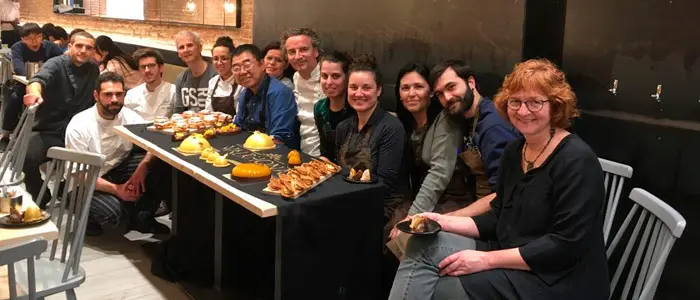 Yann Duytsche elabora petits gateaux, tartas y cakes de viaje en Aula Ochiai