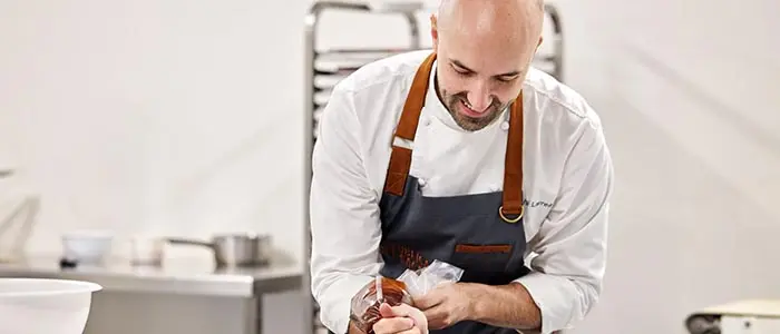 La pastelería de autor de Pachi Larrea en la Escuela de Pastelería de Valencia