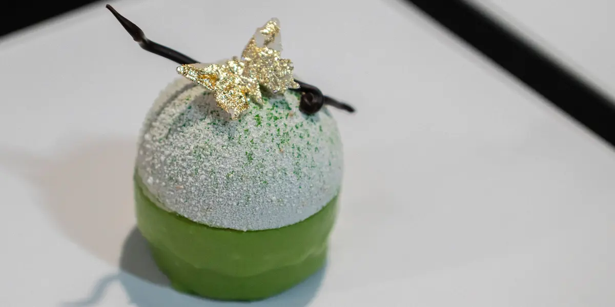 Petit four Japón de yuzu y té matcha por Santiago Corral y Lety Otamendi