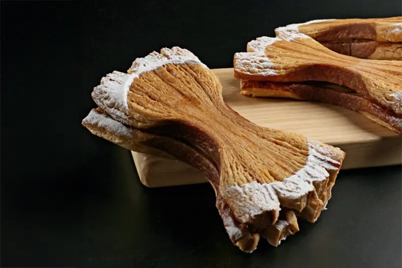 Pajarita de hojaldre con dulce de leche