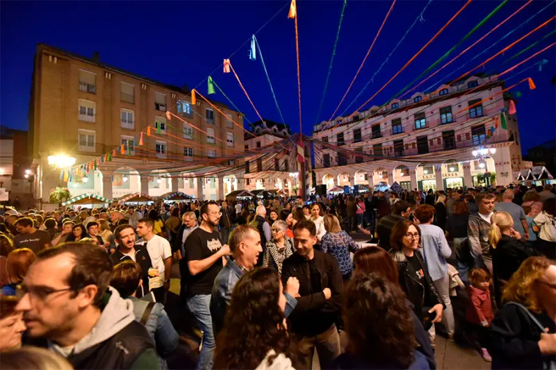 Asistentes a la feria