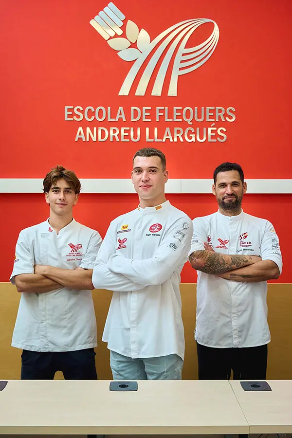 Roger junto con Isaac Galofre (ayudante) y David Hernández (coach)
