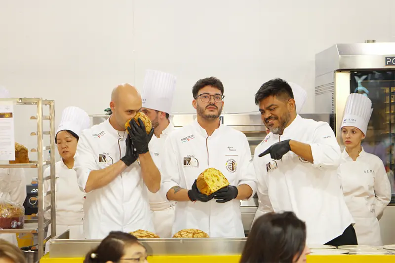 El combinado español elaborando panettone