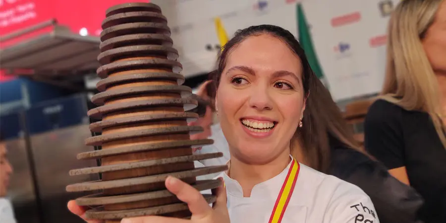 Chaima Boutkabout arriesga y gana el Premio Internacional Paco Torreblanca a la Mejor Tarta de Chocolate