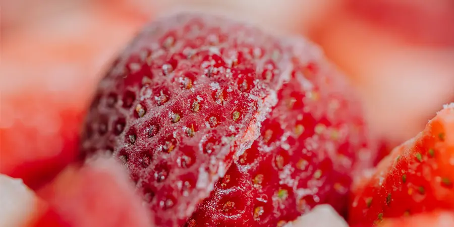 Imagen de De la Mentireta a las fresas al cava: tres jóvenes heladeros que combinan alcohol e ingredientes locales 