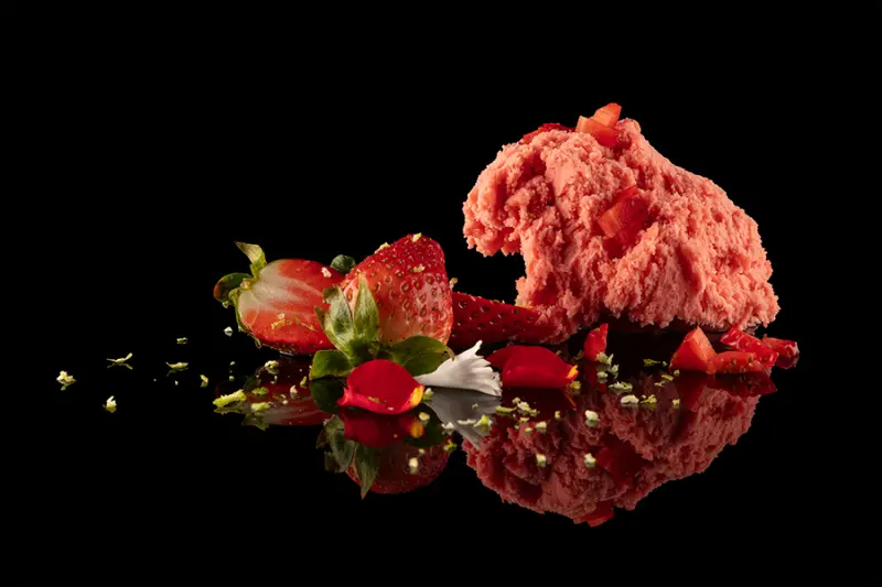 Sorbete de fresas y rosas