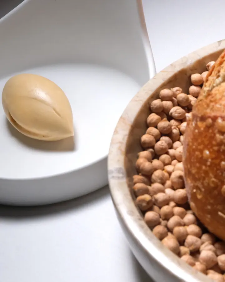 Pan de la casa acompañado de mantequilla