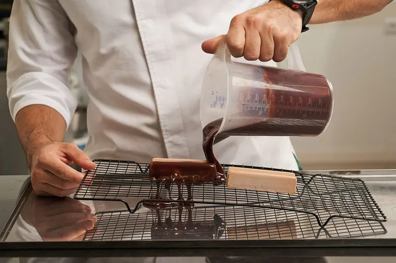 Uno de los pasos de elaboración de Chocolate, naranja, azahar