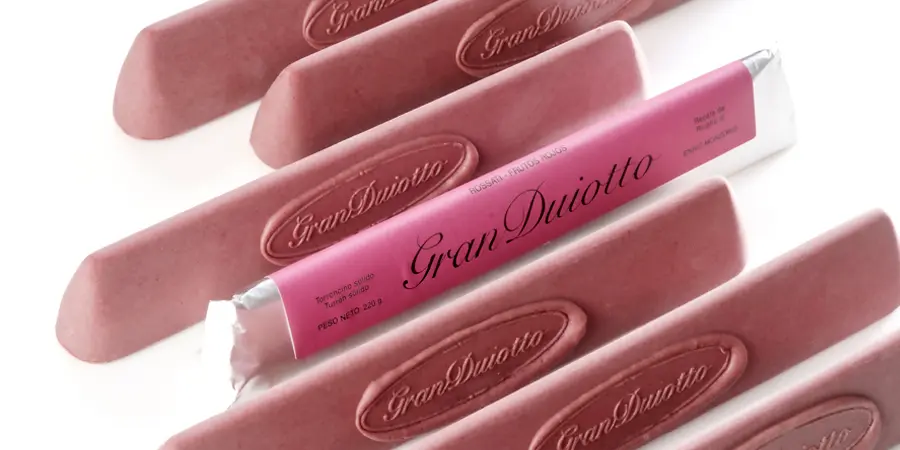 Imagen de Turrón Granduiotto de frutos rojos rojos con chocolate blanco y almendra de Enric Monzonis