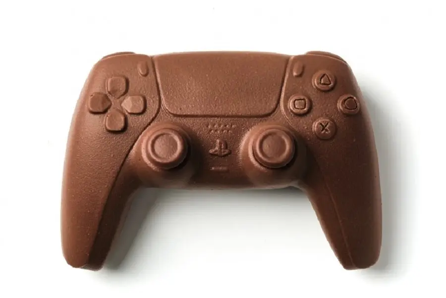 La mona más ‘juguetona’ de Jordi Roca: un mando de PS5 de chocolate