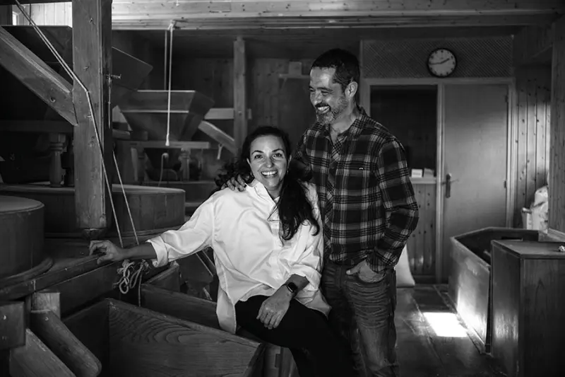 Mariana de Moura junto a Pablo Fernández, de Molinos de la Veiga