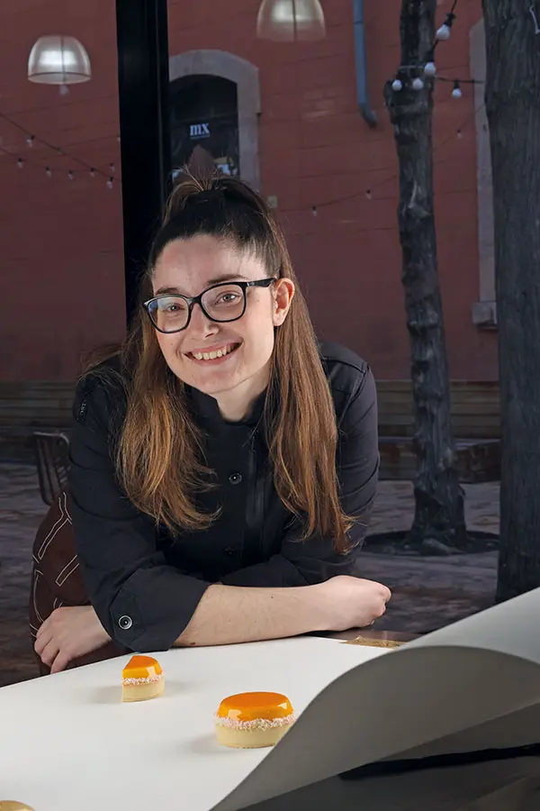 Marta García con su postre, Sol de Siam