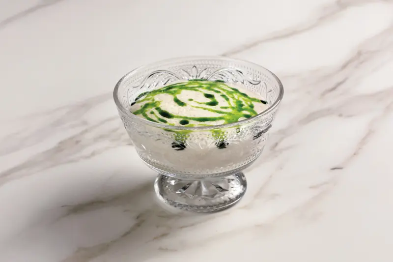 Espuma de seda, helado y aceite de hoja de morera
