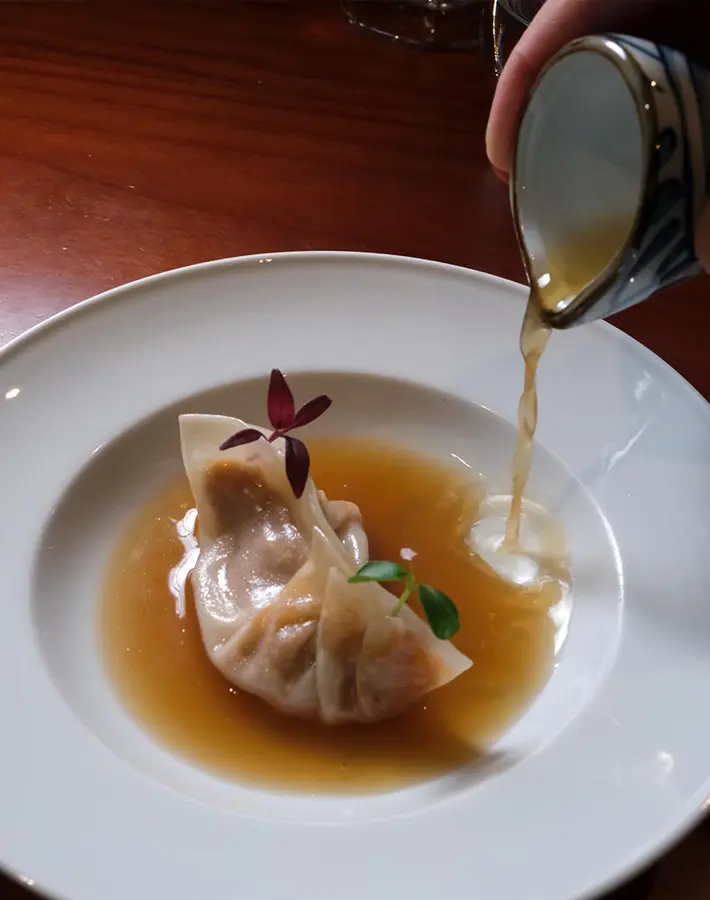 Sepia con albóndigas en dim sum