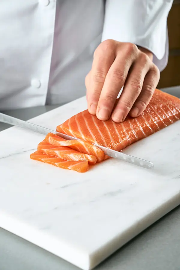 Cortar salmón