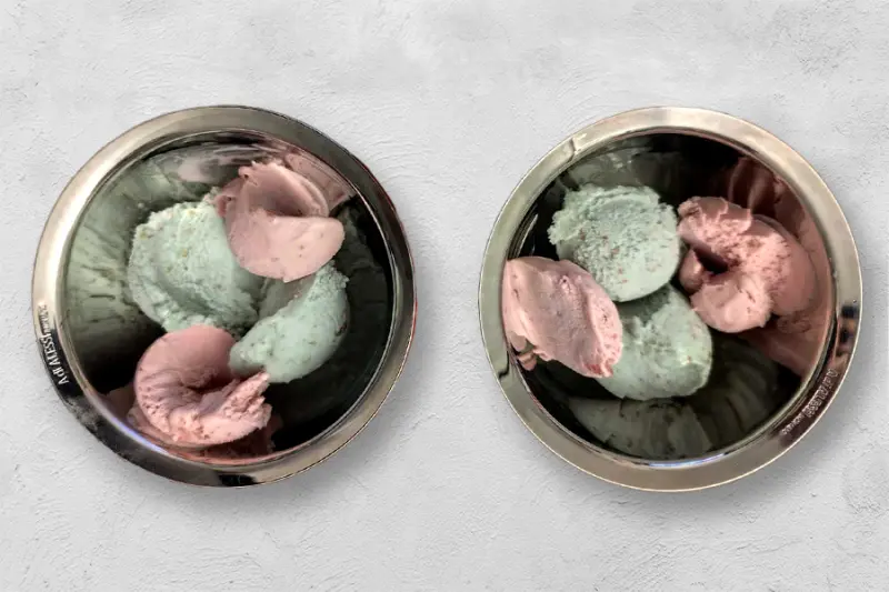 Los helados creados por Irene: rosa (Leonardo) y azul (Michelangelo)