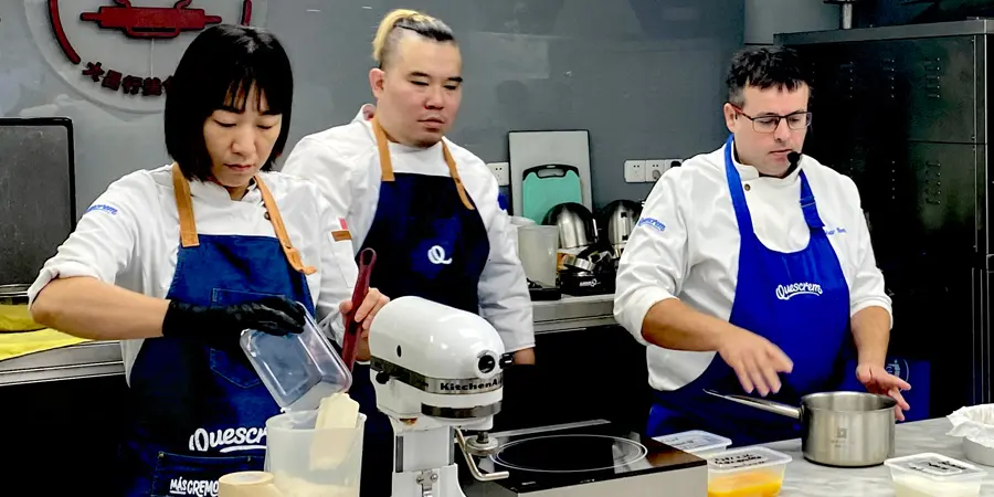 Más de 120 profesionales asisten al tour Quescrem de César Romero por China
