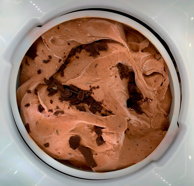 Helado en su cubeta