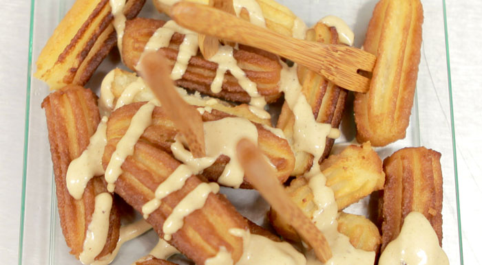 Churros con salsa de ceps