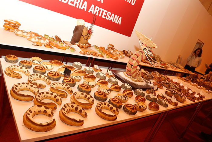 exposición de productos del campeonato de panadería