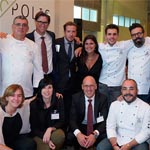 Foto de grupo de algunos de los invitados durante la presentación del tema en Barcelona