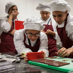 Alumnos en el máster de chocolate de Paco Llopis en el BCC