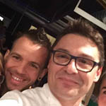 Oriol Balaguer se hizo un selfie con dos compañeras de su equipo y Dabiz Muñoz