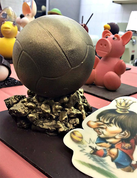 mona pascua fútbol de Lluís Costa