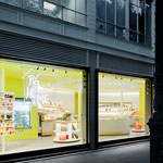 fachada de nueva tienda Pierre Hermé Paris