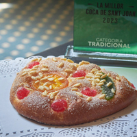 Coca Tradicional de Frutas confitadas y piñones de Fleca Rovira