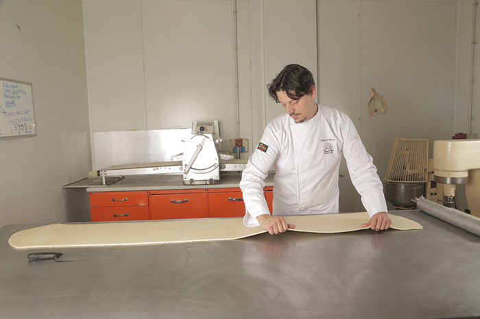 Albert Roca muestra la masa utilizada